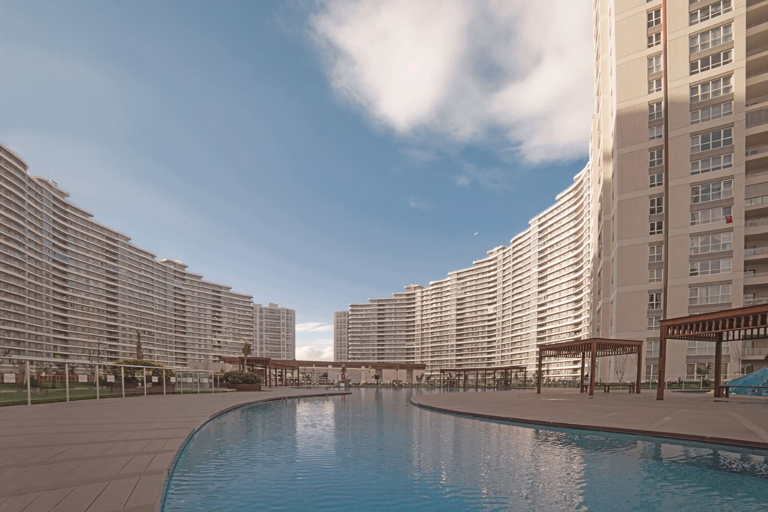 مشروع عقاري مي ورلد أوربا اسطنبول أوروبا باشاك شهير