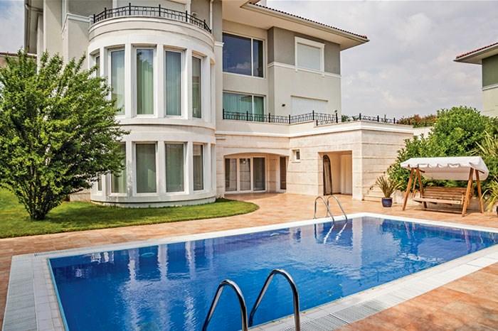 West Wall Marina Villalari Istanbul Europe / Beylikduzu