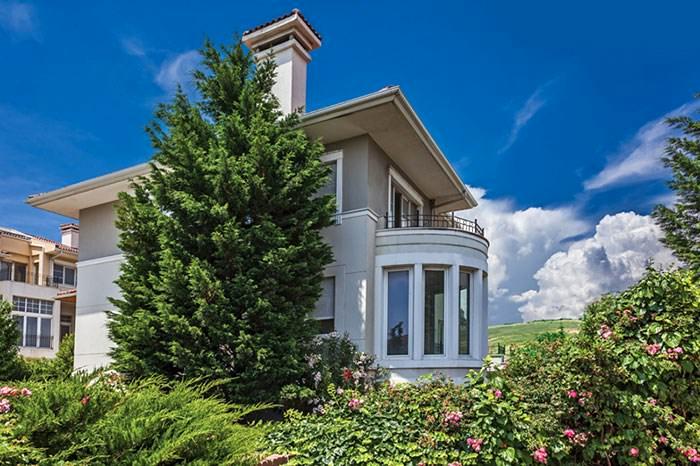 West Wall Marina Villalari Istanbul Europe / Beylikduzu