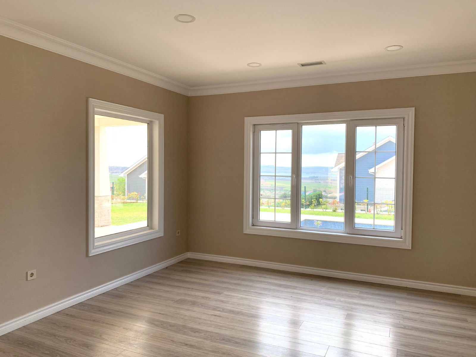 فلل لوكس للبيع اسطنبول أوروبا بيوك جكمجه