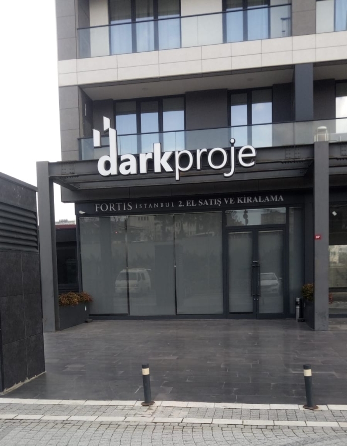 محل تجاري للبيع في اسطنبول بمنطقة باسن اكسبريس