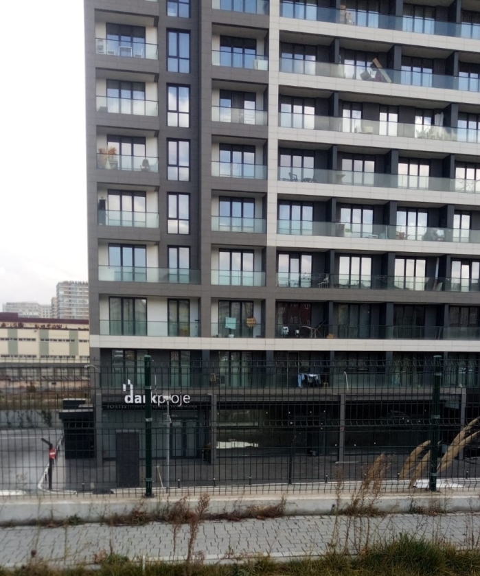 محل تجاري للبيع في اسطنبول بمنطقة باسن اكسبريس